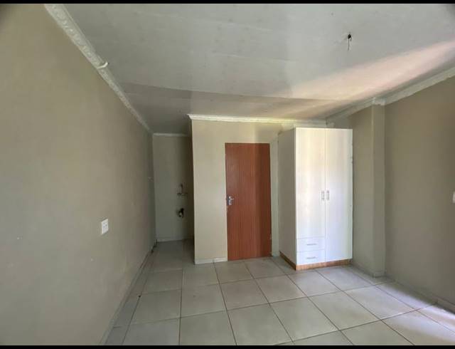 2 BEDROOM HOUSE FOR SALE IN MZINGAZI